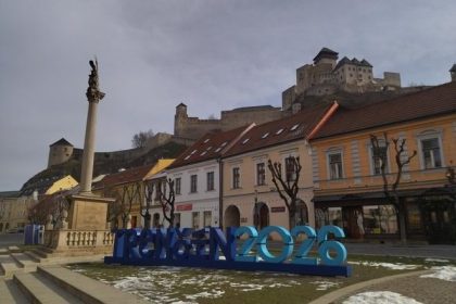 Centrum je bez zivota turisti sa nezdrzuju Mesto pohody hlada svoju identitu miestni radia