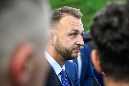 Co zaznelo v diskusiach Sutaj Estok nerozumie preco Slovensko chce pomoct ruskym oligarchom dostat sa zo sankcneho zoznamu
