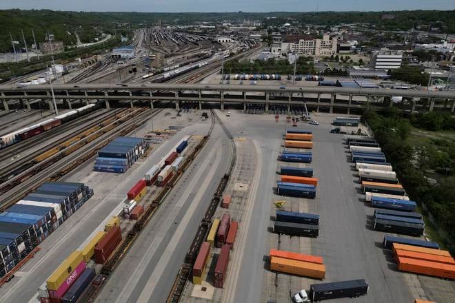 Ekonomika USA vzrastla vo stvrto m stvrrku o 07 percenta