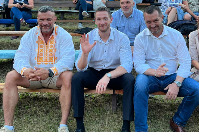 Krik do prazdnych lavic a zvelicene zasluhy Co dosiahla Republika za dva roky v Bruseli