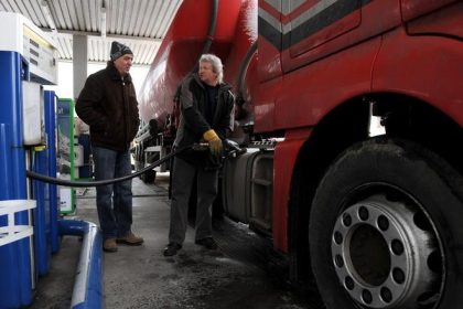 Limit na tankovanie 400 eur je podla dopravcov neudrzatelny vyzvali na jeho zmenu