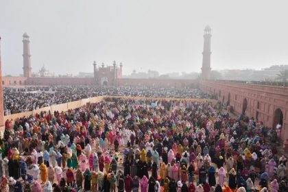 Moslimovia oslavuju sviatok id al fitr ktorym sa konci ramadan