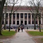Navrh titulu Vlada USA podala zalobu na Harvardovu univerzitu kvoli protiizraelskym protestom