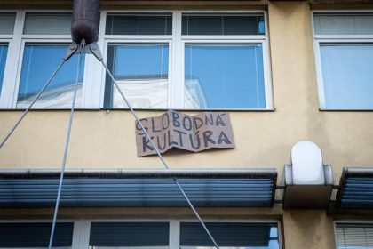 Pocitali s podporou na tri roky dnes im ju zrusili Fond na podporu umenia zasadzuje kulture dalsiu ranu