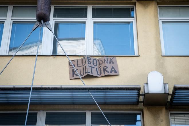 Pocitali s podporou na tri roky dnes im ju zrusili Fond na podporu umenia zasadzuje kulture dalsiu ranu