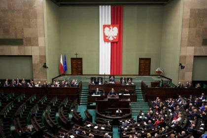 Polski poslanci schvalili zrusenie Centralneho uradu boja proti korupcii