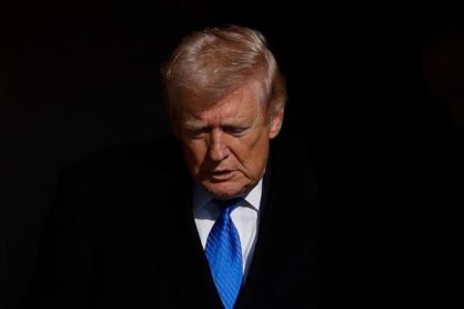 Trump zvazuje aj nasadenie volakov vysadkarov by mohol poslat na iransky ostrov