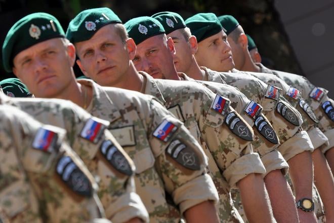 Ustavny sud oznail rozdielne zaobchadzanie s policajtmi a vojakmi ako otecmi pri materskom prispevku za protiustavne