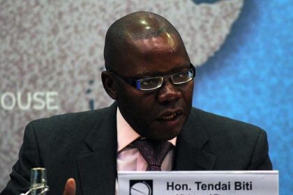 V Zimbabwe zadrzali byvaleho ministra ktory sa postavil proti zmene ustavy