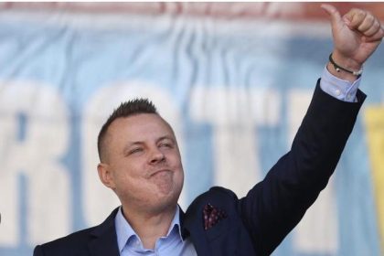 Zakon proti mimovladkam taha Cesko za Ural