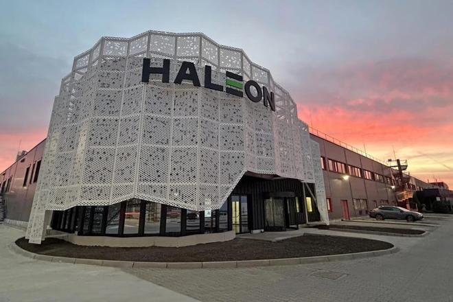 pat pracovnych miest a miliony od statu firma ktora ziska pomoc planuje priemernu mzdu 3400 eur