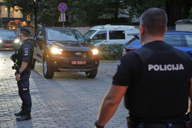 v litve obvinili pat osob v svislosti s vbuchmi balikov v roku 2024