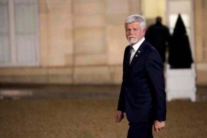 zelat si mier nestaci je potrebne o aktivne usilovat povedal cesky prezident poslancom