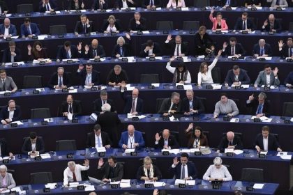 Europarlament schvalil historicku reformu Europoslankyne bud moct hlasovat aj pocas materskej dovolenky