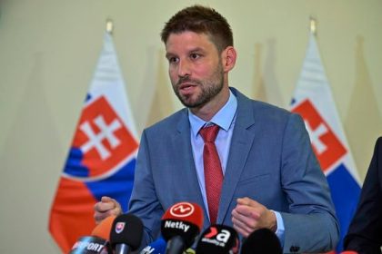 Kauzy s Pekarom a matkouv Simecka zhorsili nazor volicov PS opat vsak za neho zahlasuju