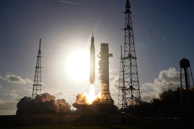 Ludstvo sa vracia na Mesiac Artemis II odstartovala so stvorclennou posadkou
