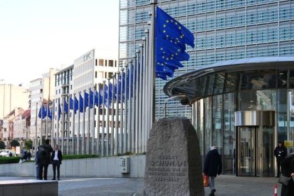 Ministri piatich stato EU ziadaju o dodatone zdanenie energetickych spolocnosti