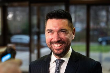 Ranny brifing Takac sa nechysta vzdat opozicii stale chybaju hlasy na vitazstvo