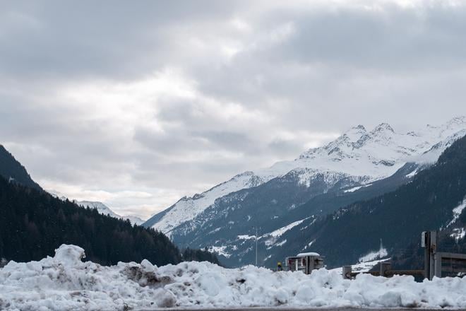 Slovensky lyziar zomrel pod lavinou v rakuskych alpach