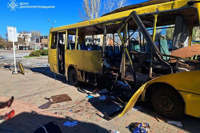 Ukrajina Rusko Online Rusky dron zasiahlo autobus v ukrajinskom meste Nikopol zabil tri osoby a dalsie zranil