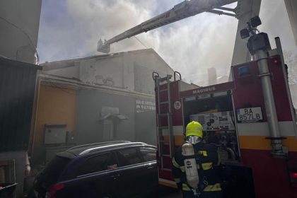 V Bratislave zhorel sklad blizko ubytovne evakuovanych bolo priblizne 150 ludi