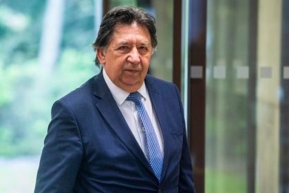 exministrovi budajovi zatial nebolo dorucene rozhodnutie o zruseni obvinenia