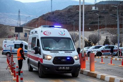 najmenej ses mrtvych po zrazke domiesavaca s minibusom v turecku