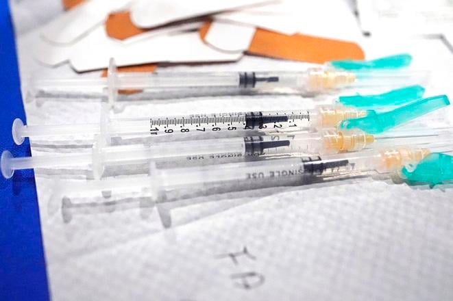 polski ministri po prehratom sudnom spore s pfizerom kritizuju byvalu vladu pis