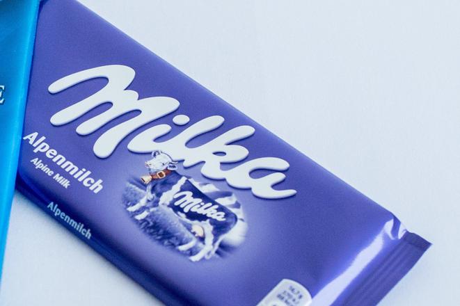 Balenia cokolady Milka s nizsou gramazou narusia hospodarsku sutaz