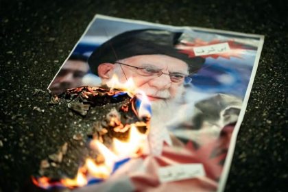 Ma Trump lepsie karty Iran je o opaku presvedceny