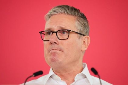 Nepresvedcil stranu ze dokaze vies krajinu Preco moze britsky premier Starmer urobit koniec