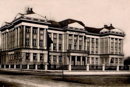 Piesne ulozene v maticovom supliku problemy s vydanim Bartokovej zbierky ludovych piesni v Matici slovenskej
