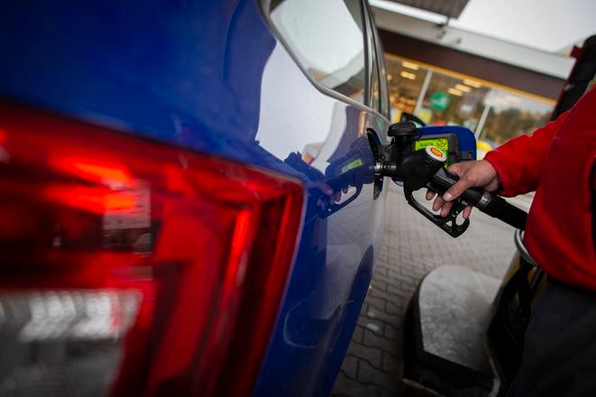 Polska vlada predlzi regulaciu cien paliv do konca maja