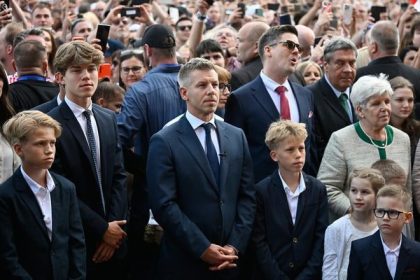 Premier Madaraska poziadal o respektovanie sukromia svojich synov