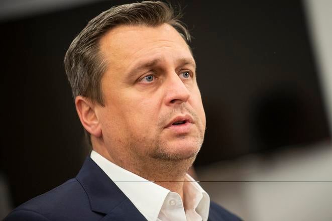 SNS vyzyva koalicnych partnerov aby podporili zvysenie dochodkov pre ludi nad 90 rokov