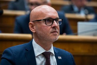 Slovensko podla SaS nadalej upada a kracha po greckej ceste