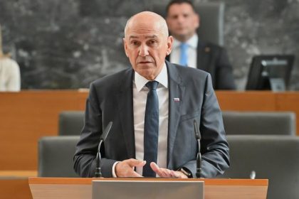 Slovinsky parlament schvalil nominaciu Janu na predsedu vlady