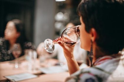 Spotreba vina vo svete vlani klesla na takmer 70 rocne minimum
