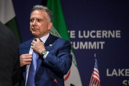 Americki vyslanci budu rokovat v Katare o Blizkom vychode zatial bez ucasti Iranu