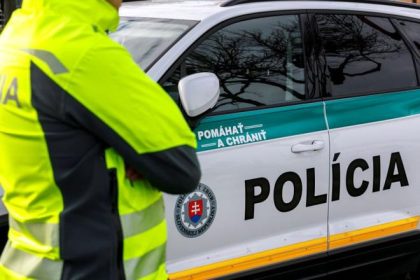 Bratislavska policia varuje pred podvodnikmi ktori obtazuju ludi a pripravuju ich o peniaze