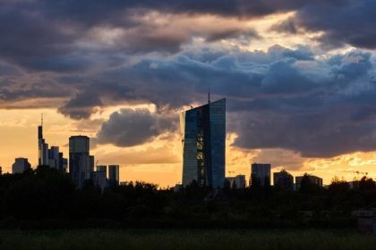 Dovera investorov v ekonomiku eurozony nadal rastie