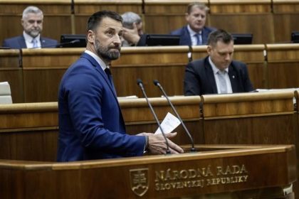 Hladanie vynimky z dlhovej brzdy je podla opozicie pokusom o obchadzanie zakona