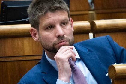 PS nevylucuje ze sa pri opakovanom presuvani a odvolavani obrati na Ustavny sud
