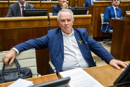 Parlamentny eurovybor schvalil nominacie Radacovskeho a Kmeca na velvyslanske posty