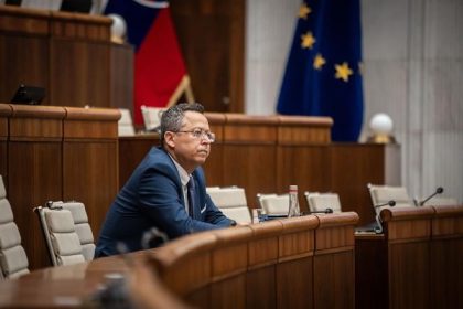 Poslanci neotvorili schodzu o odvolavani Kamenickeho