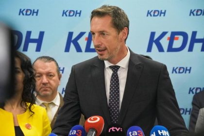 Presun vyroby Porsche Cayenne je podla KDH zdrcujucim signalom o stave ekonomiky