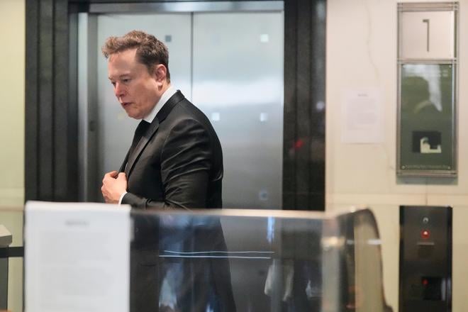 Starmer obvinil Muska z podpory nepokojov vo Velkej Britanii
