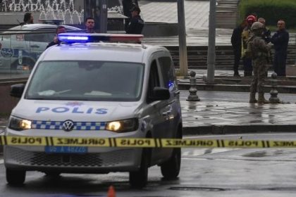 pred samitom nato v ankare vzrastol pocet zatknutych ludi medzi ktorymi su aj akademici a odborari