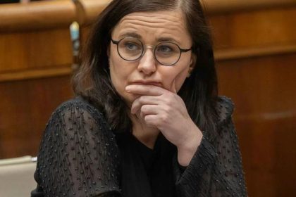 ps oznamuje predlozenie navrhu na financovanie volebnej kampane