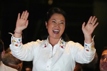 v druhom kole prezidentskych volieb v peru sa oakva tesn vsledok